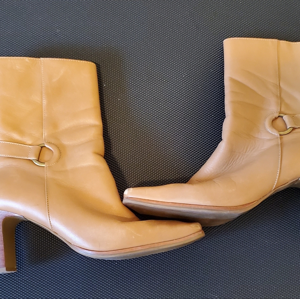 Amanda Smith Karma Tan leather boots sz 7.5 Back zip up boots.